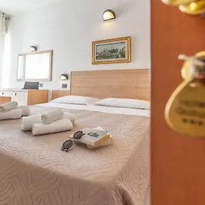 Globus Hotel